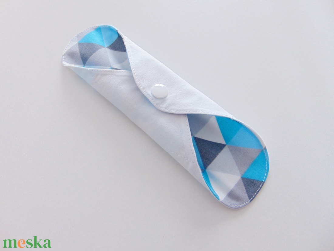 Mosható tisztasági betét- fehér és szürke-kék háromszög mintás / mosható textil betét, zero waste, - szépségápolás - intim higiénia - tisztasági betét - Meska.hu Mosható tisztasági betét- fehér és szürke-kék háromszög mintás / mosható textil betét, zero waste, - szépségápolás - intim higiénia - tisztasági betét - Meska.hu