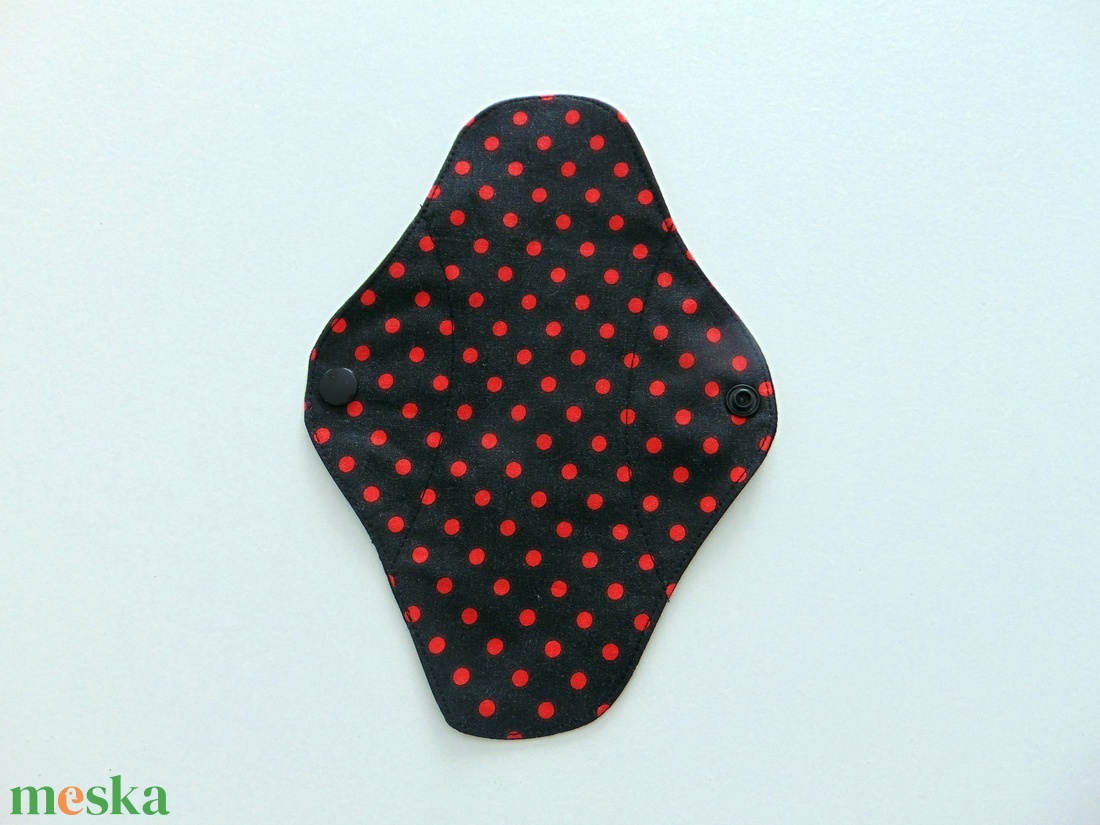 Tisztasági betét- fekete piros pöttyös  / mosható textil betét - szépségápolás - intim higiénia - tisztasági betét - Meska.hu