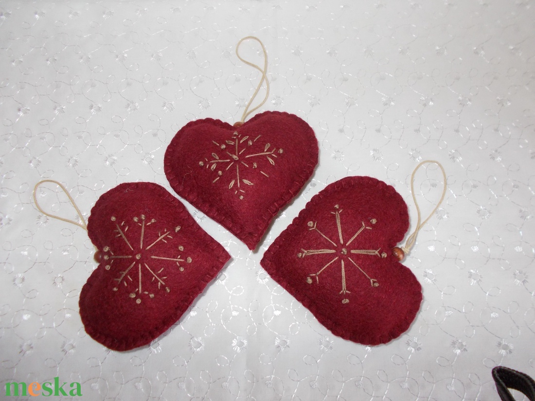 Hímzett dísz - karácsony - karácsonyi ajándékozás - karácsonyi képeslap, üdvözlőlap, ajándékkísérő - Meska.hu