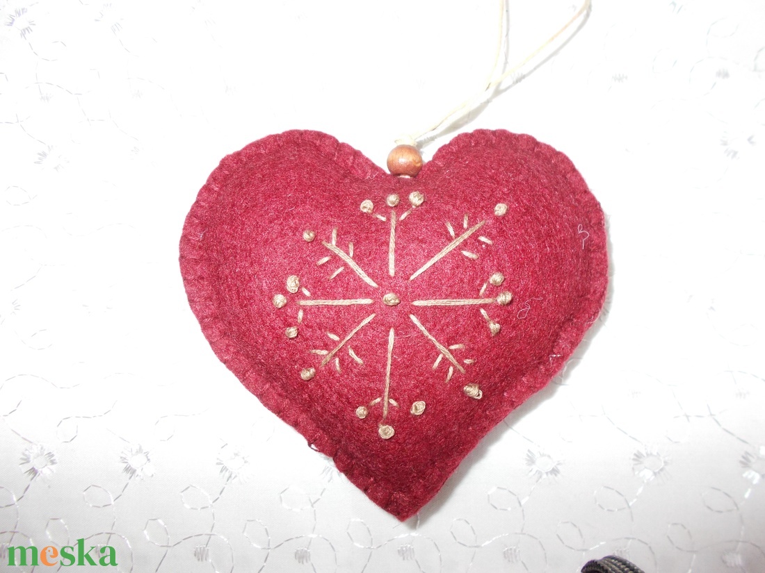 Hímzett dísz - karácsony - karácsonyi ajándékozás - karácsonyi képeslap, üdvözlőlap, ajándékkísérő - Meska.hu