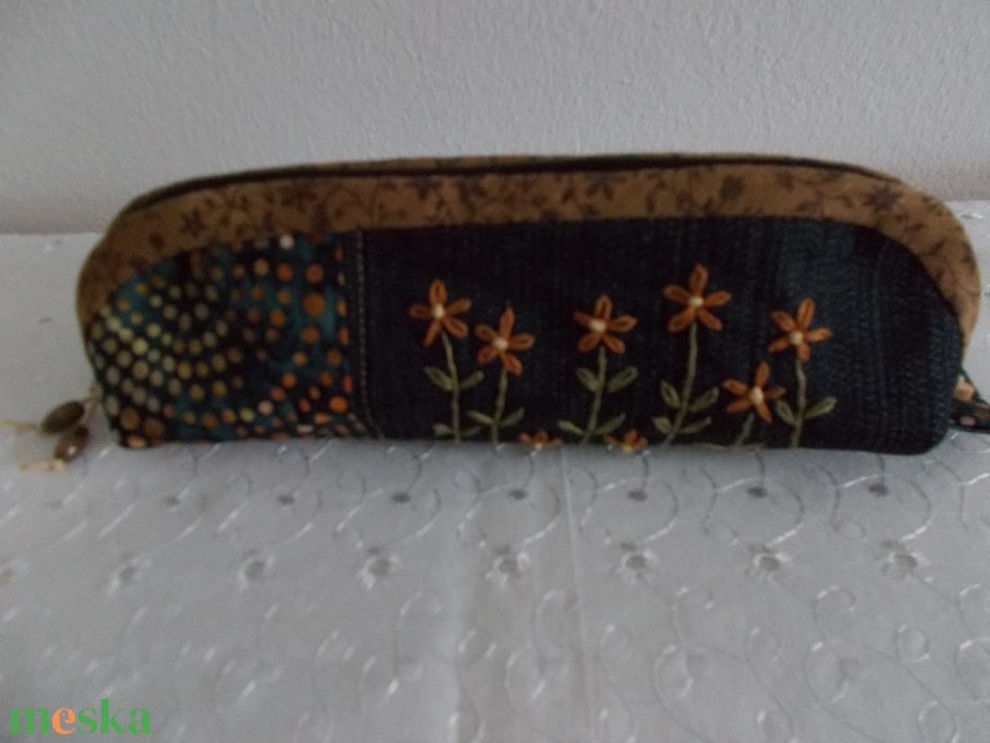 Virágmintás tolltartó - táska & tok - neszesszer - Meska.hu