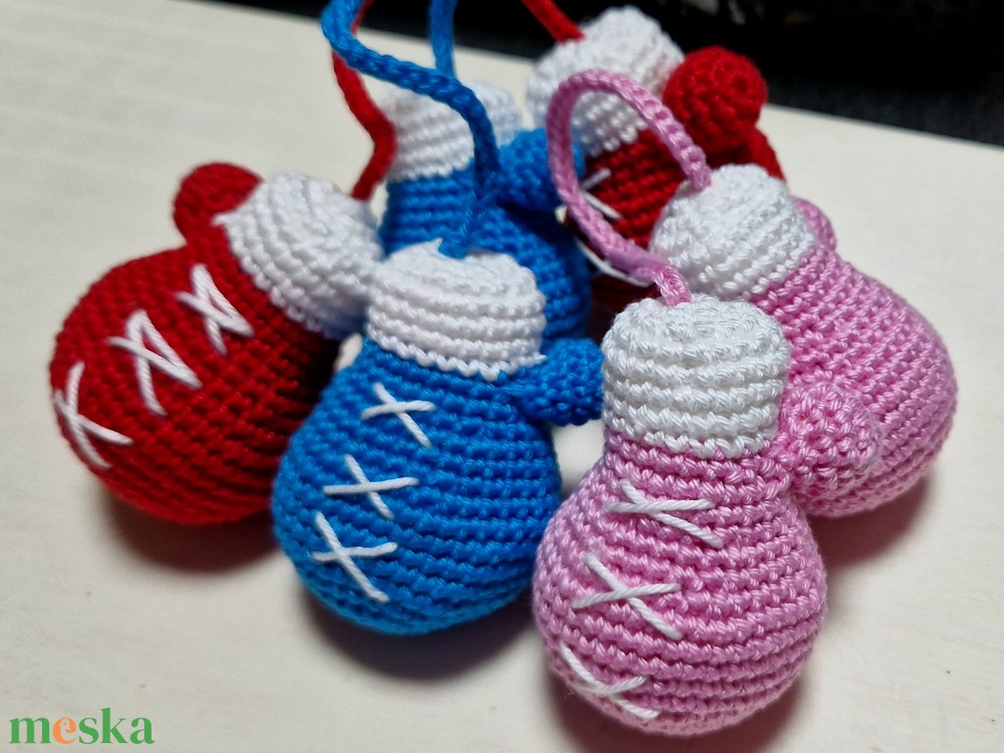 Horgolt Box kesztyű - táska & tok - kulcstartó & táskadísz - kulcstartó - Meska.hu Horgolt Box kesztyű - táska & tok - kulcstartó & táskadísz - kulcstartó - Meska.hu