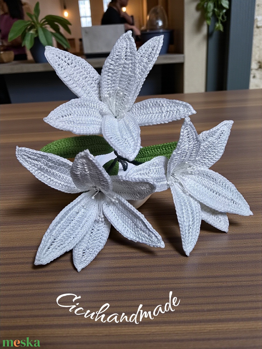 Horgolt Liliom fehér színben készleten  - otthon & életmód - virágdekoráció - virágdíszek - dekor koszorúk, kopogtatók - Meska.hu