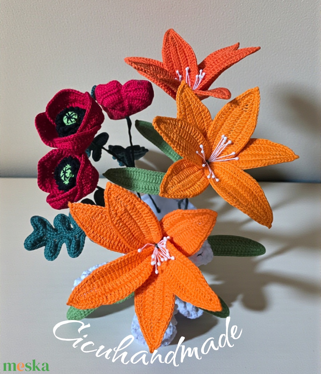 Horgolt Liliom fehér színben készleten  - otthon & életmód - virágdekoráció - virágdíszek - dekor koszorúk, kopogtatók - Meska.hu