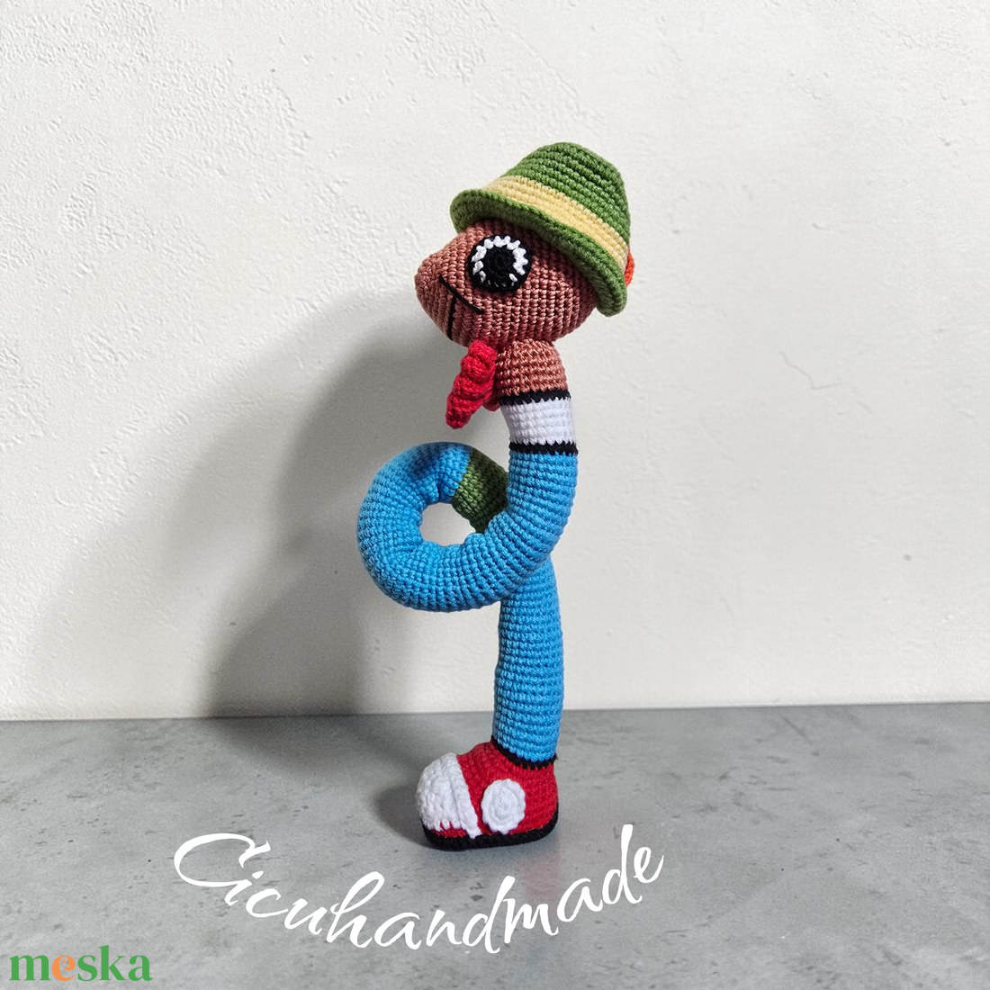 Egon a kalapos kukac a Tesz-Vesz város lakója  - játék & sport - plüssállat & játékfigura - plüss mesefigurák - Meska.hu