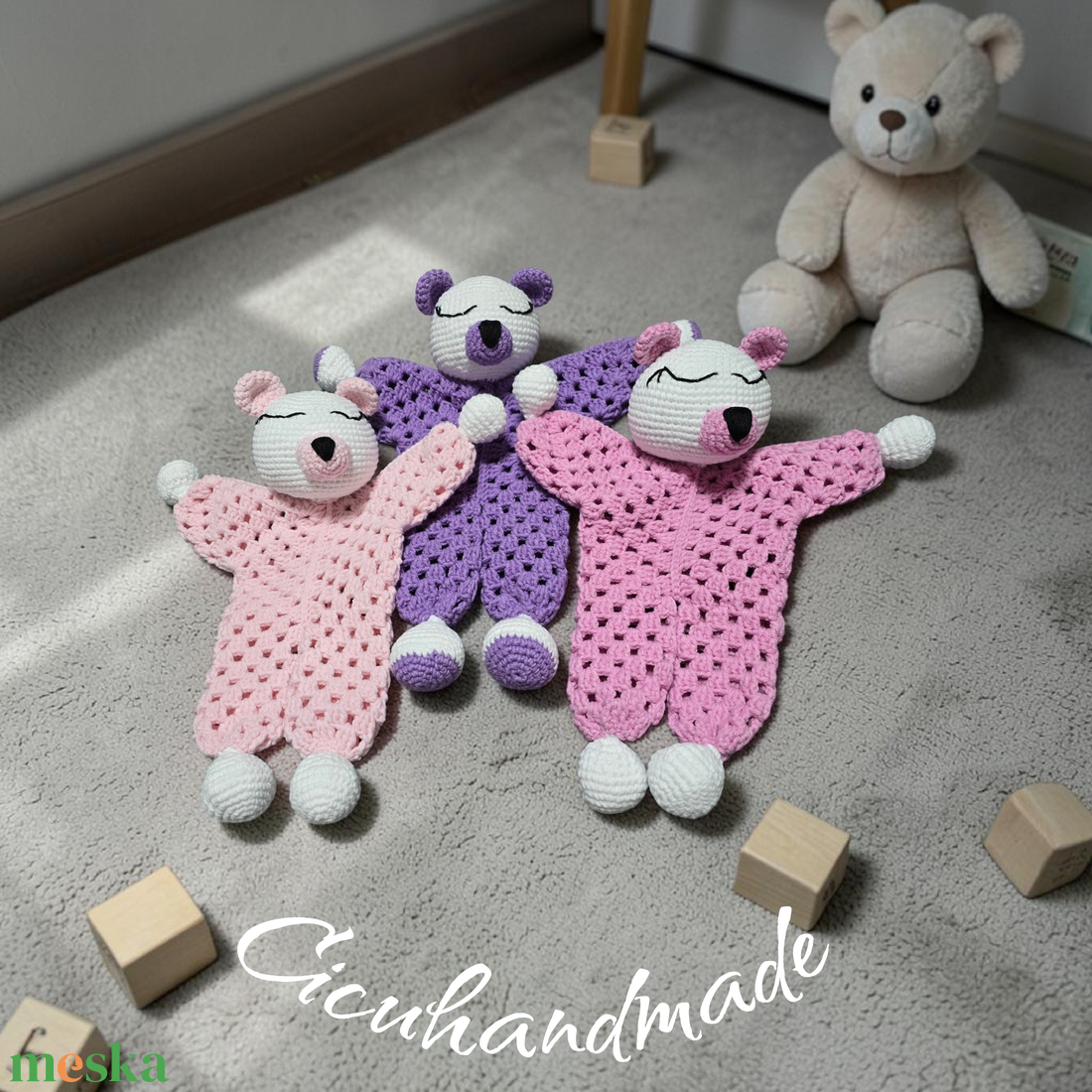 Macis szundikendő horgolt Amigurumi  - baba - mama - baba játékok - szundikendő, alvóka - Meska.hu