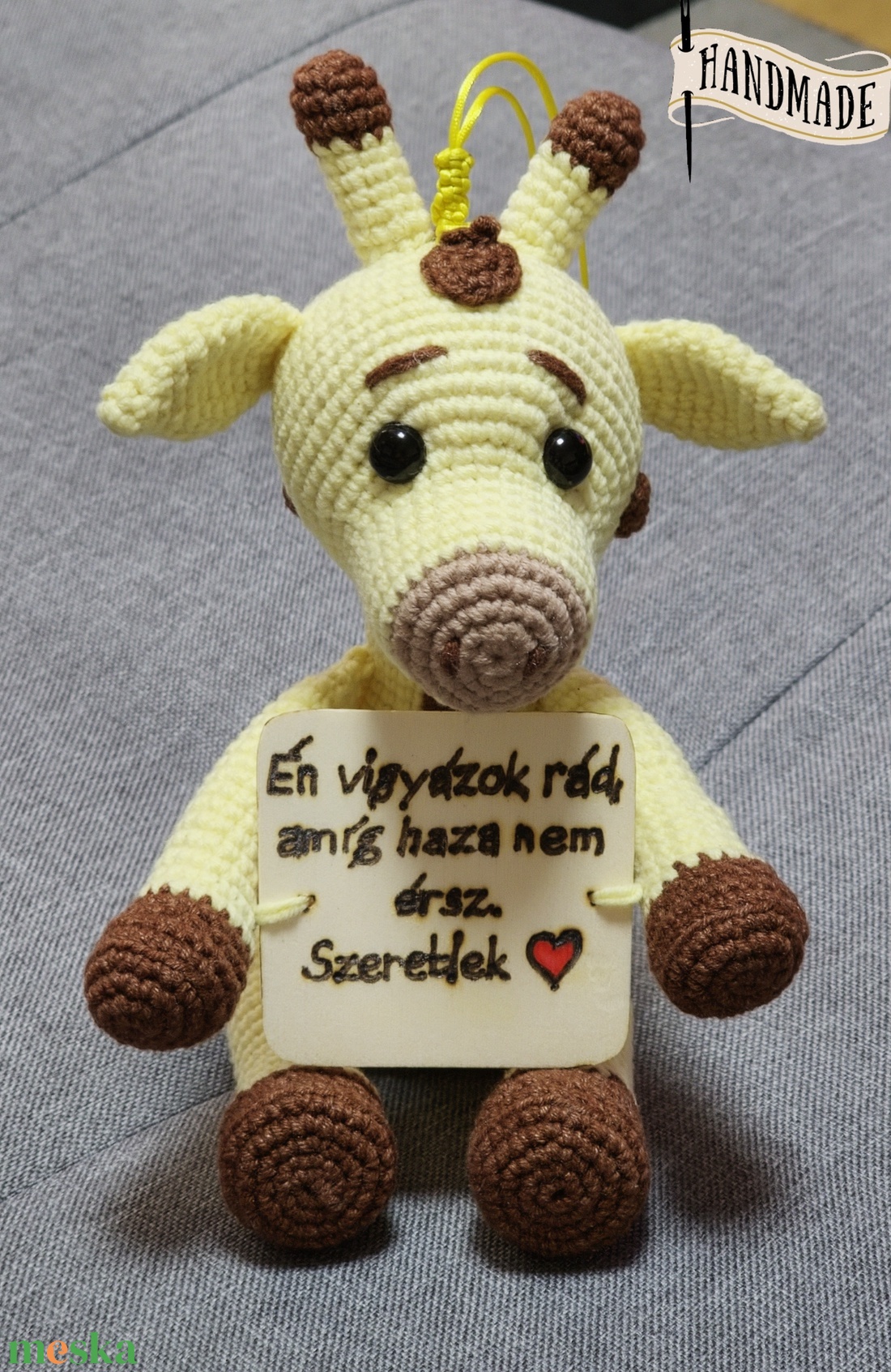 Amigurumi horgolt táblás Őrző Zsiráf baby  - játék & sport - plüssállat & játékfigura - zsiráf - Meska.hu