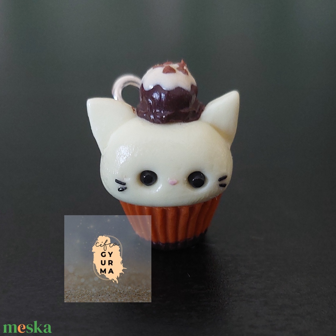 Bonbonos cica cupcake medál - ékszer - nyaklánc - medál - Meska.hu Bonbonos cica cupcake medál - ékszer - nyaklánc - medál - Meska.hu