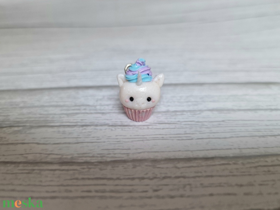 Unikornis cupcake medál - ékszer - nyaklánc - medál - Meska.hu Unikornis cupcake medál - ékszer - nyaklánc - medál - Meska.hu