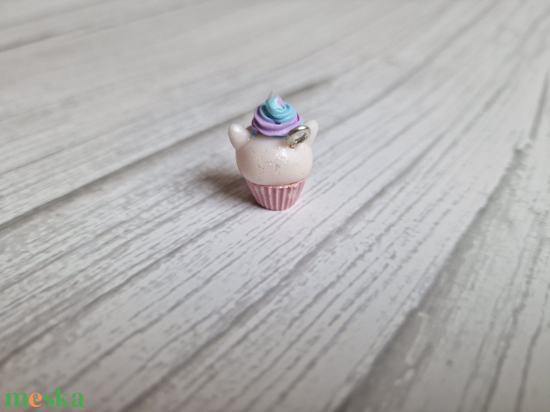 Unikornis cupcake medál - ékszer - nyaklánc - medál - Meska.hu Unikornis cupcake medál - ékszer - nyaklánc - medál - Meska.hu