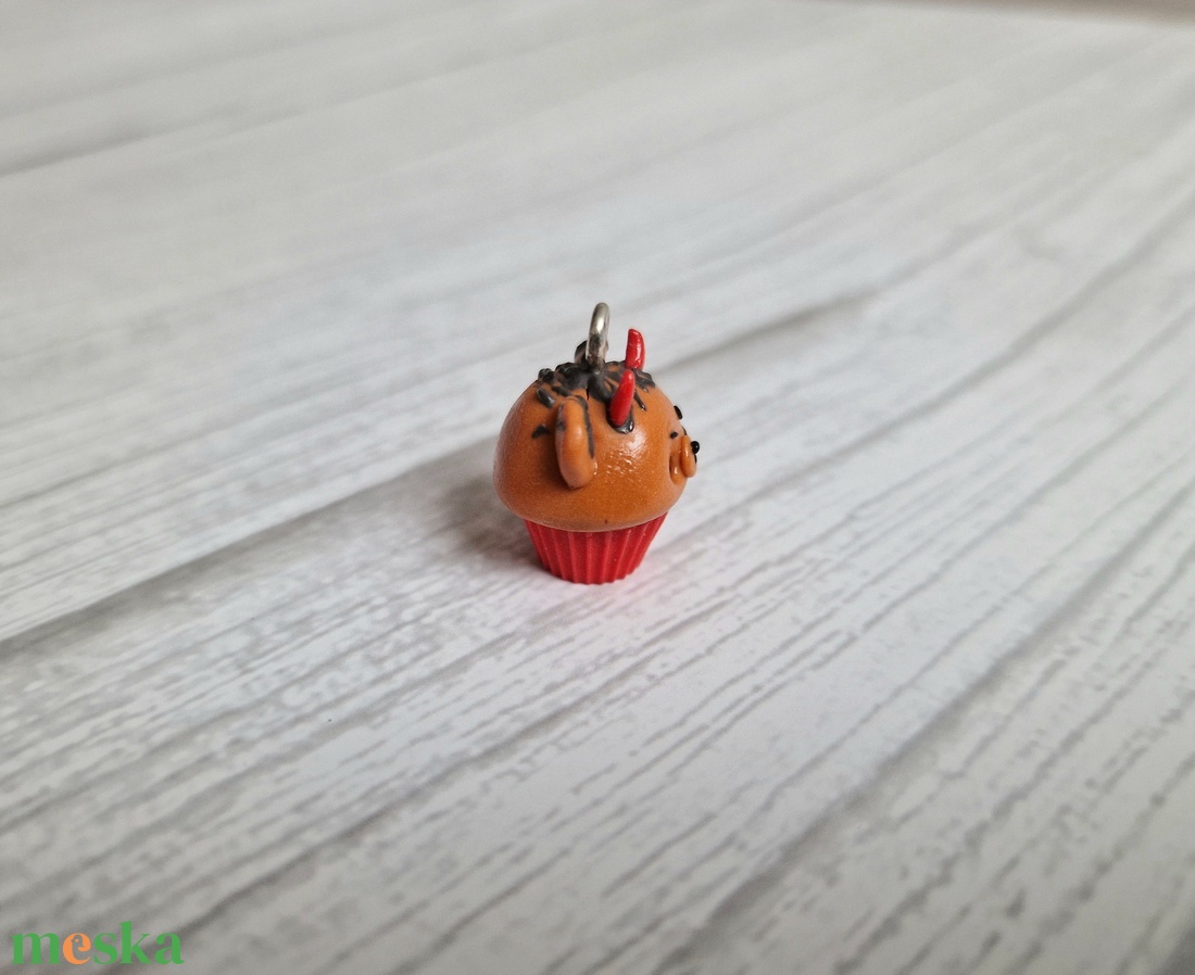 Ördög maci cupcake medál - ékszer - nyaklánc - medál - Meska.hu Ördög maci cupcake medál - ékszer - nyaklánc - medál - Meska.hu