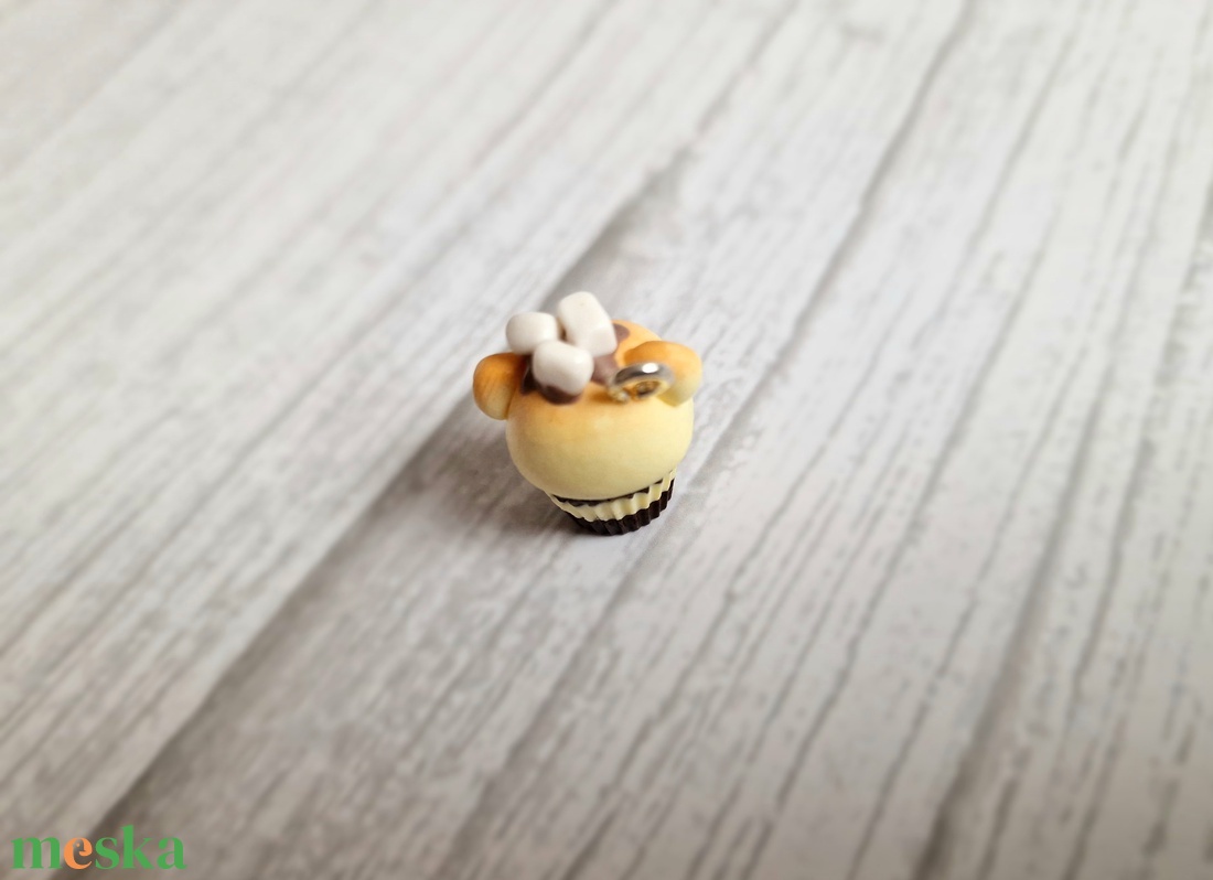 Pillecukros maci cupcake medál - ékszer - nyaklánc - medál - Meska.hu Pillecukros maci cupcake medál - ékszer - nyaklánc - medál - Meska.hu