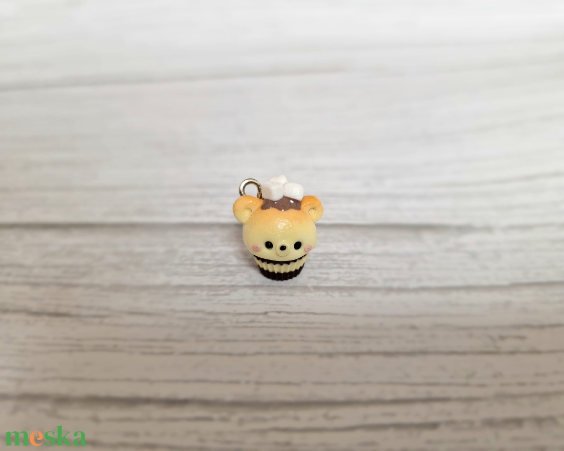 Pillecukros maci cupcake medál - ékszer - nyaklánc - medál - Meska.hu Pillecukros maci cupcake medál - ékszer - nyaklánc - medál - Meska.hu