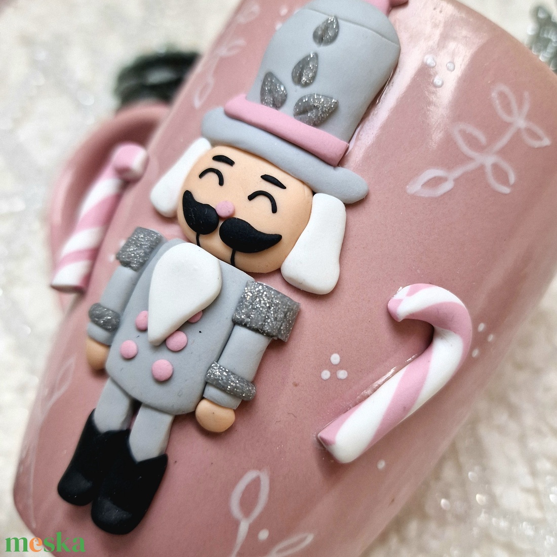 Derűs Diótörő karácsonyi bögre - rózsaszín - otthon & életmód - konyhafelszerelés, tálalás - tálalás - bögre & csésze - Meska.hu