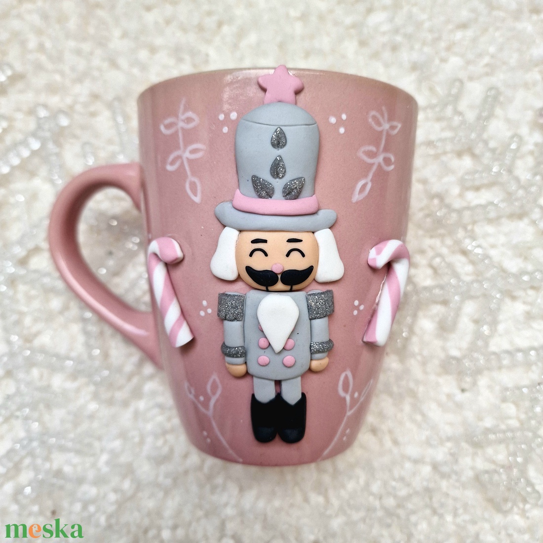 Derűs Diótörő karácsonyi bögre - rózsaszín - otthon & életmód - konyhafelszerelés, tálalás - tálalás - bögre & csésze - Meska.hu