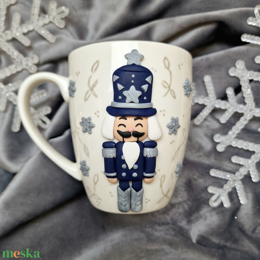 Derűs Diótörő karácsonyi bögre - Ezüst álom - otthon & életmód - konyhafelszerelés, tálalás - tálalás - bögre & csésze - Meska.hu
