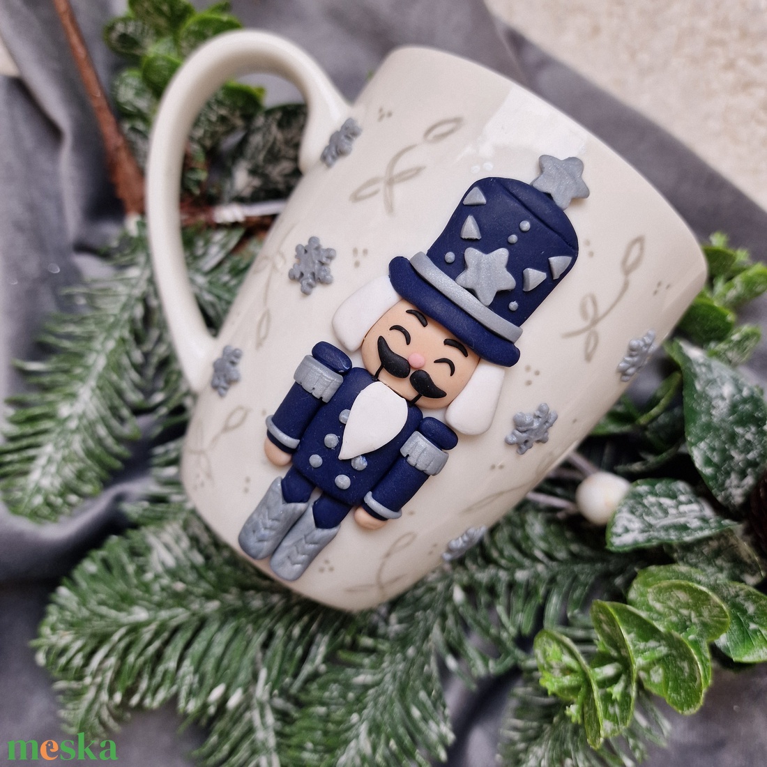 Derűs Diótörő karácsonyi bögre - Ezüst álom - otthon & életmód - konyhafelszerelés, tálalás - tálalás - bögre & csésze - Meska.hu