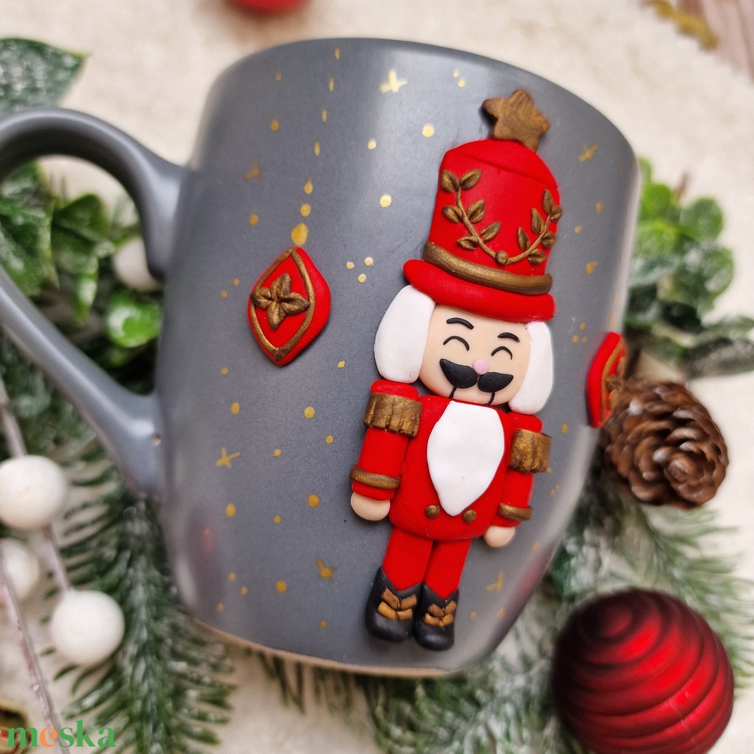 Derűs Diótörő karácsonyi bögre - Skarlát varázs - otthon & életmód - konyhafelszerelés, tálalás - tálalás - bögre & csésze - Meska.hu