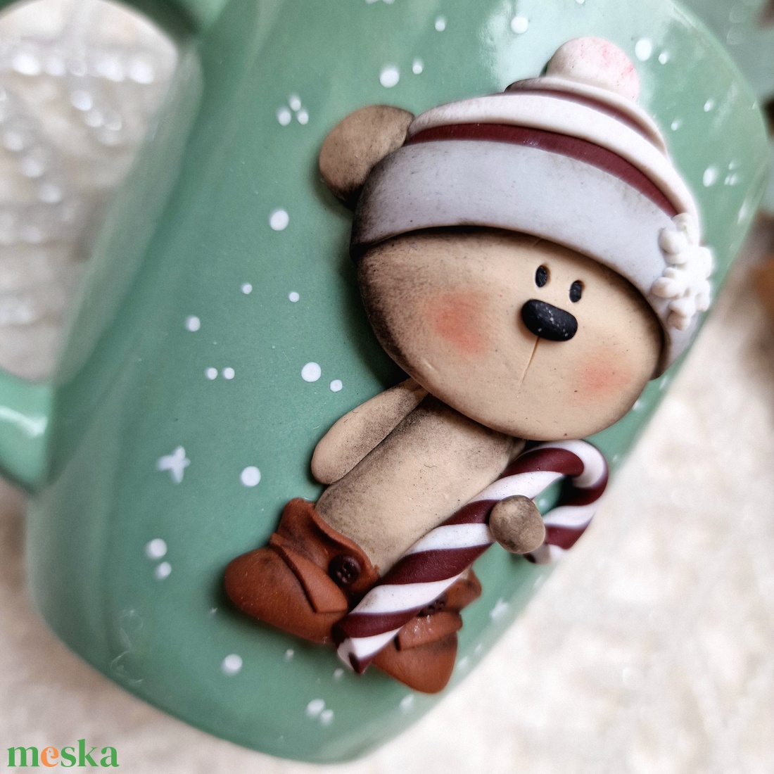 Karácsonyi bögre - Maci cukorbottal - otthon & életmód - konyhafelszerelés, tálalás - tálalás - bögre & csésze - Meska.hu