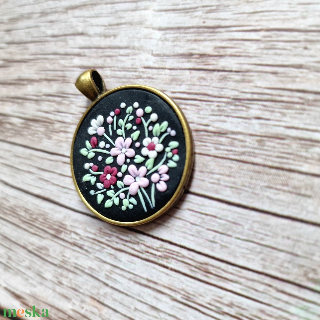 Medál - A kert titka - ékszer - nyaklánc - medál - Meska.hu