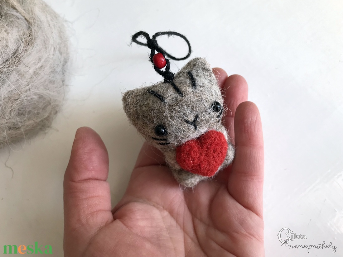 Tűnemez szürke cica - aranyos Valentin napi ajándék - játék & sport - plüssállat & játékfigura - cica - Meska.hu
