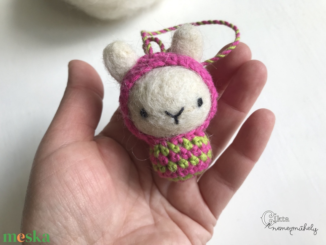 Tűnemezelt-horgolt aranyos nyuszi baba - otthon & életmód - dekoráció - fali és függő dekoráció - függődísz - Meska.hu