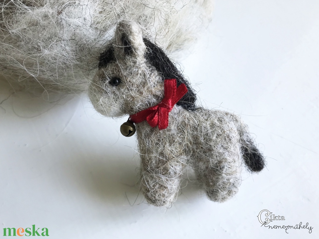 Tűnemezelt mini szamár - játék & sport - plüssállat & játékfigura - más figura - Meska.hu Tűnemezelt mini szamár - játék & sport - plüssállat & játékfigura - más figura - Meska.hu