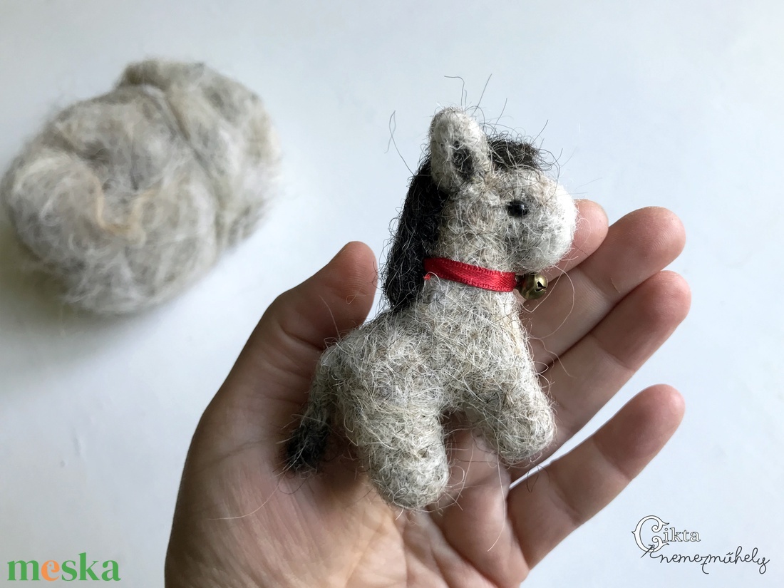 Tűnemezelt mini szamár - játék & sport - plüssállat & játékfigura - más figura - Meska.hu Tűnemezelt mini szamár - játék & sport - plüssállat & játékfigura - más figura - Meska.hu