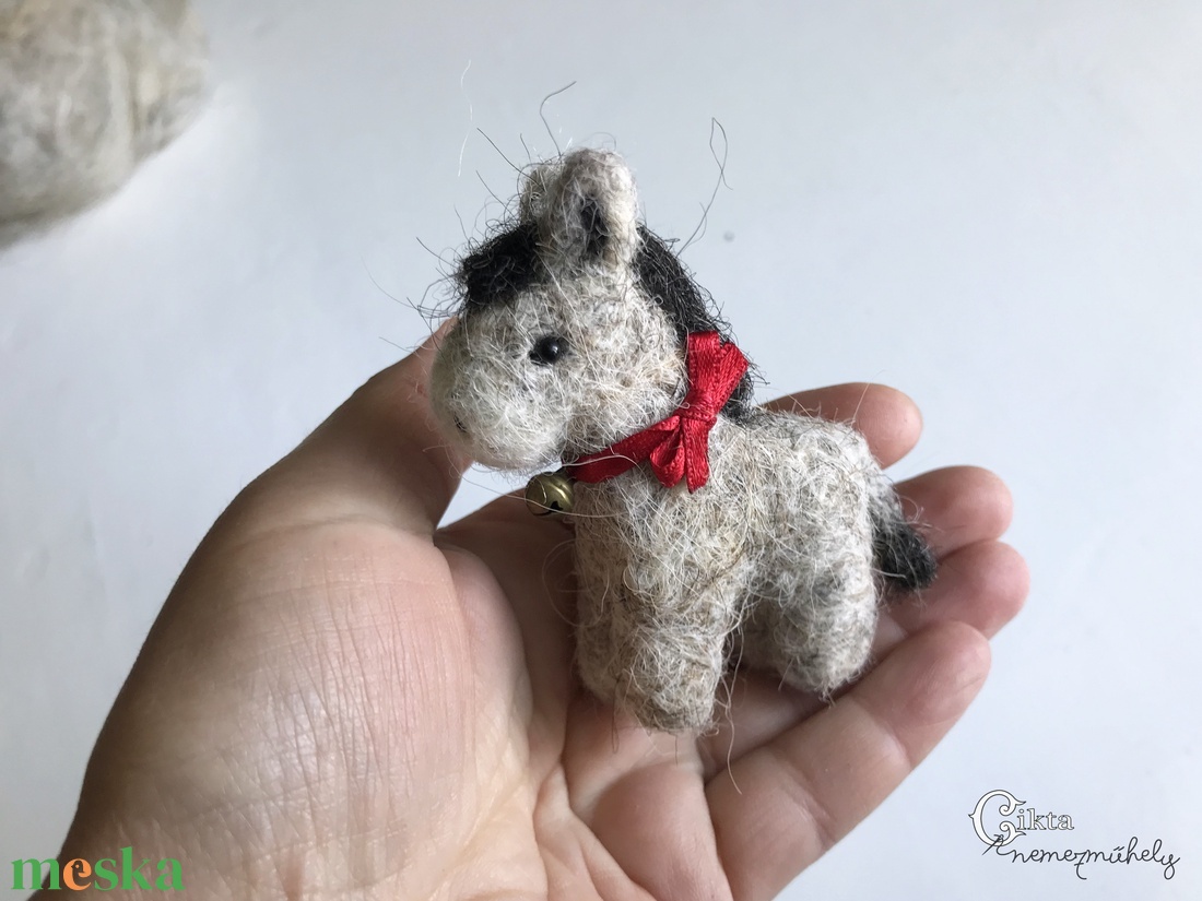 Tűnemezelt mini szamár - játék & sport - plüssállat & játékfigura - más figura - Meska.hu Tűnemezelt mini szamár - játék & sport - plüssállat & játékfigura - más figura - Meska.hu