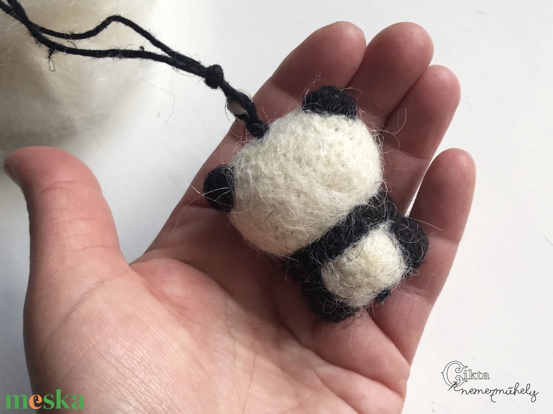 Tűnemezelt mini panda - játék & sport - plüssállat & játékfigura - maci - Meska.hu Tűnemezelt mini panda - játék & sport - plüssállat & játékfigura - maci - Meska.hu