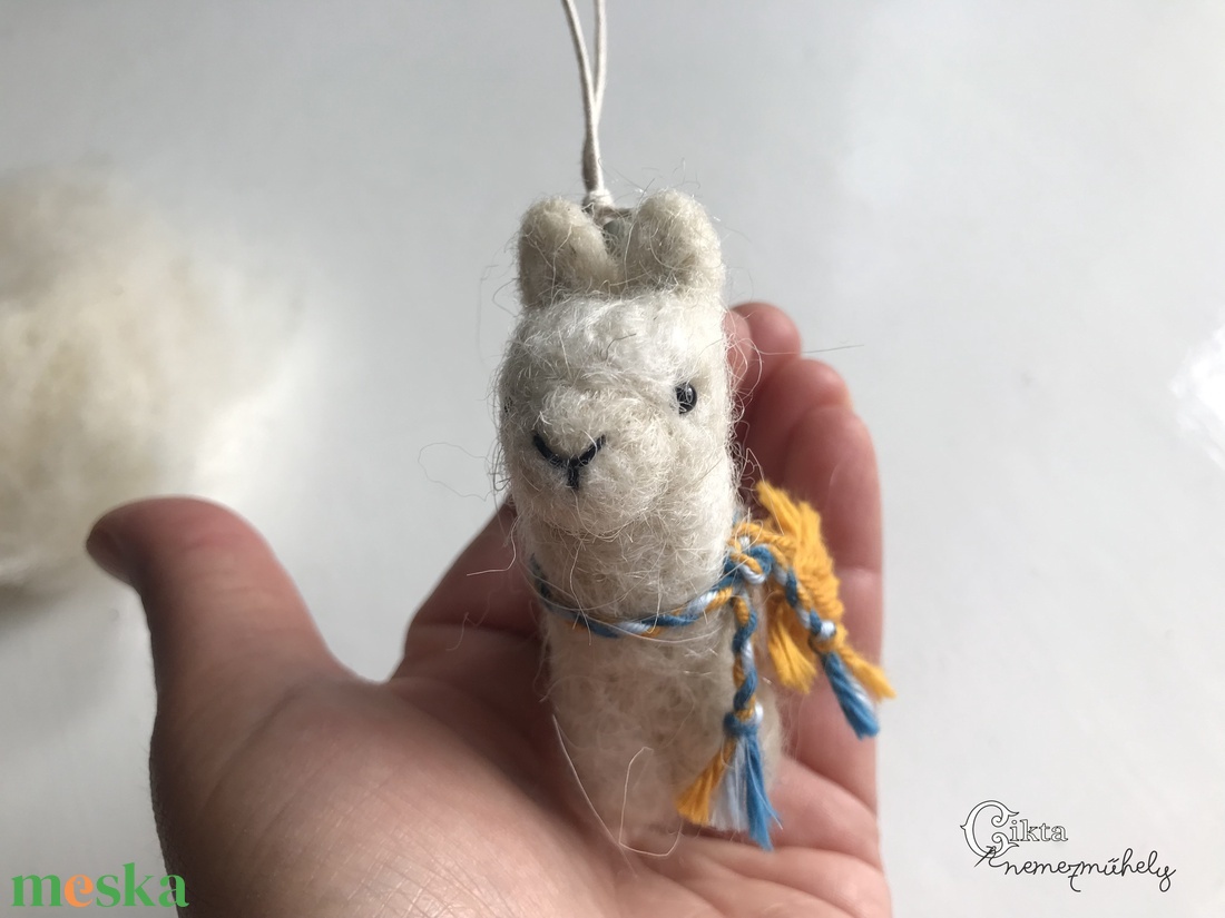 Tűnemezelt mini láma figura - játék & sport - plüssállat & játékfigura - láma - Meska.hu Tűnemezelt mini láma figura - játék & sport - plüssállat & játékfigura - láma - Meska.hu
