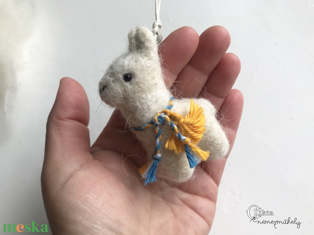 Tűnemezelt mini láma figura - játék & sport - plüssállat & játékfigura - láma - Meska.hu Tűnemezelt mini láma figura - játék & sport - plüssállat & játékfigura - láma - Meska.hu