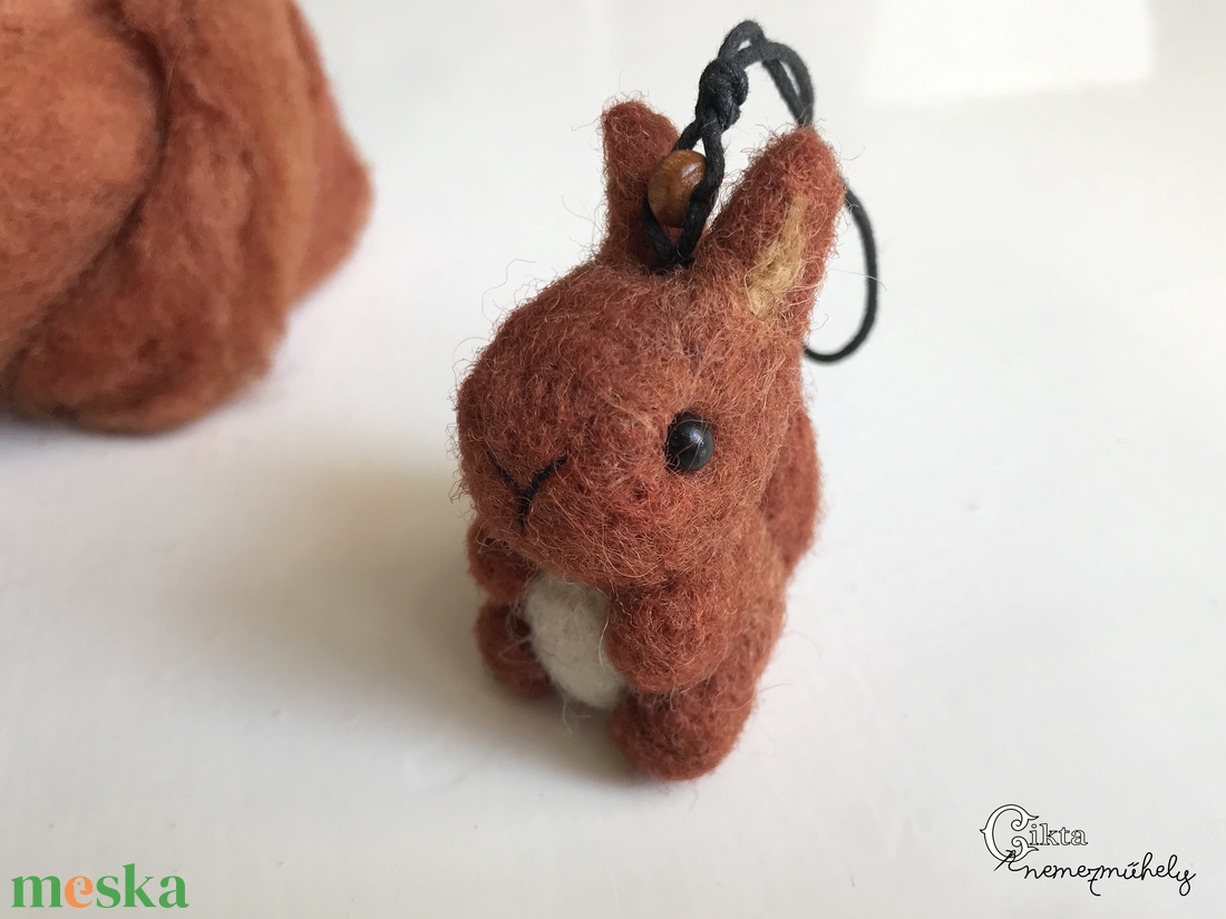 Tűnemezelt aranyos mókus figura - táska & tok - kulcstartó & táskadísz - kulcstartó - Meska.hu Tűnemezelt aranyos mókus figura - táska & tok - kulcstartó & táskadísz - kulcstartó - Meska.hu