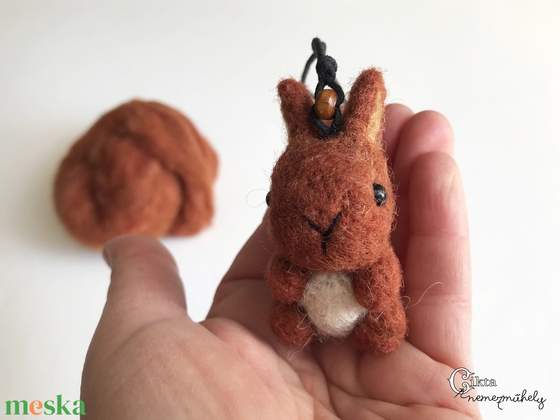 Tűnemezelt aranyos mókus figura - táska & tok - kulcstartó & táskadísz - kulcstartó - Meska.hu Tűnemezelt aranyos mókus figura - táska & tok - kulcstartó & táskadísz - kulcstartó - Meska.hu