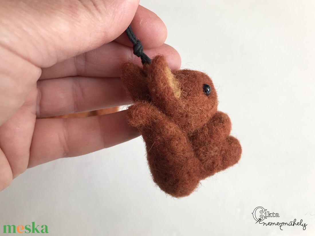 Tűnemezelt aranyos mókus figura - táska & tok - kulcstartó & táskadísz - kulcstartó - Meska.hu Tűnemezelt aranyos mókus figura - táska & tok - kulcstartó & táskadísz - kulcstartó - Meska.hu