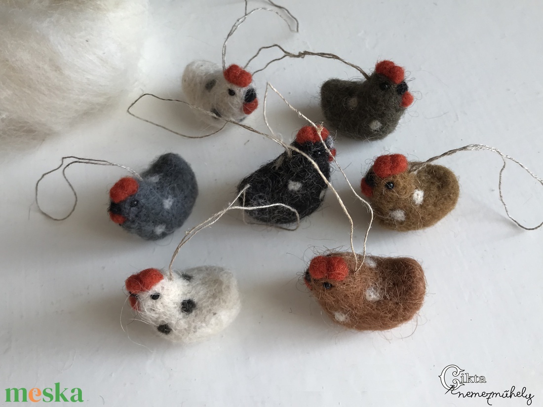 Tűnemezelt mini tyúk többféle színben - aranyos karácsonyfa dísz - karácsony - karácsonyi lakásdekoráció - karácsonyfadíszek - Meska.hu Tűnemezelt mini tyúk többféle színben - aranyos karácsonyfa dísz - karácsony - karácsonyi lakásdekoráció - karácsonyfadíszek - Meska.hu