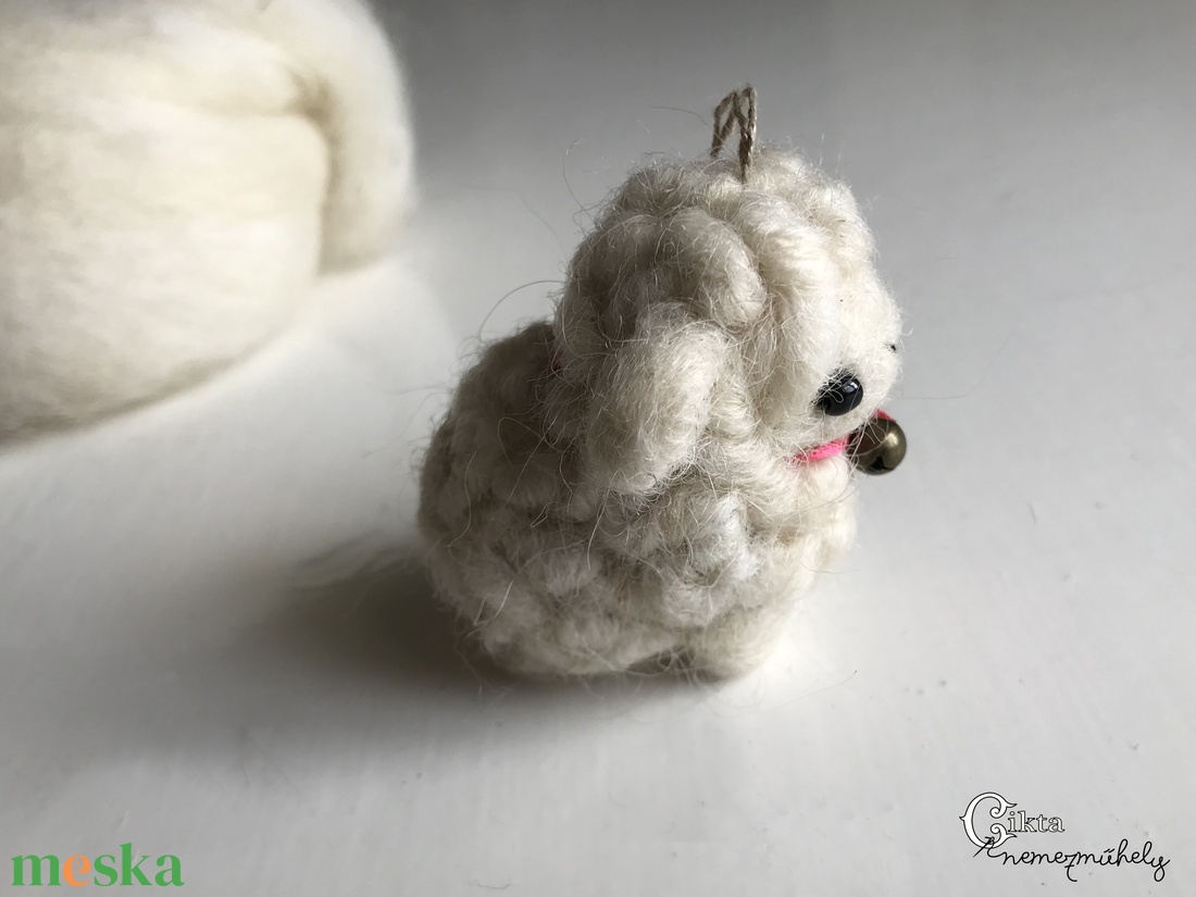 Tűnemezelt csengős bárány karácsonyfadísz, dekoráció - karácsony - karácsonyi lakásdekoráció - karácsonyfadíszek - Meska.hu