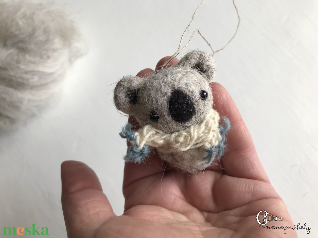 Tűnemezelt koala karácsonyfadísz - karácsony - karácsonyi lakásdekoráció - karácsonyfadíszek - Meska.hu