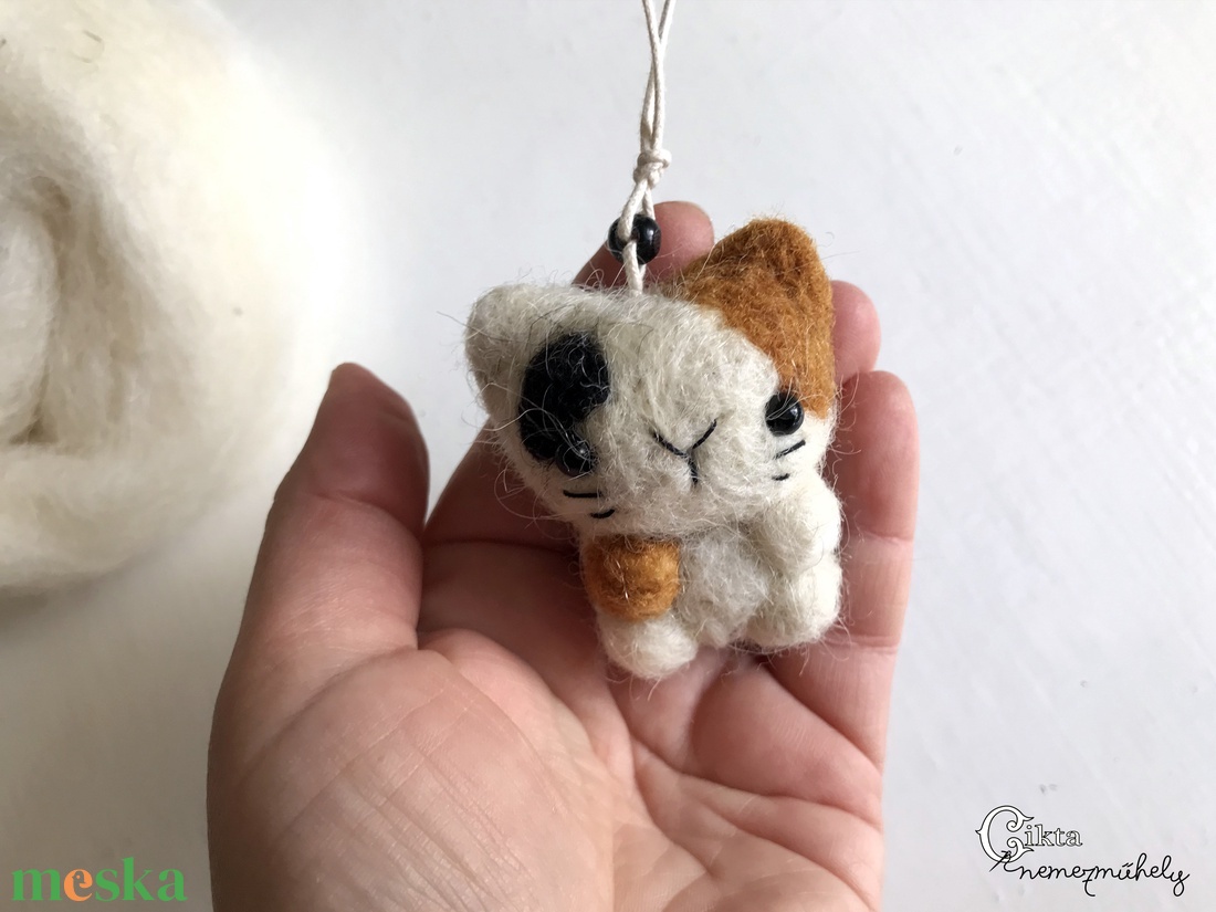 Tűnemezelt aranyos trikolor cica - játék & sport - plüssállat & játékfigura - cica - Meska.hu