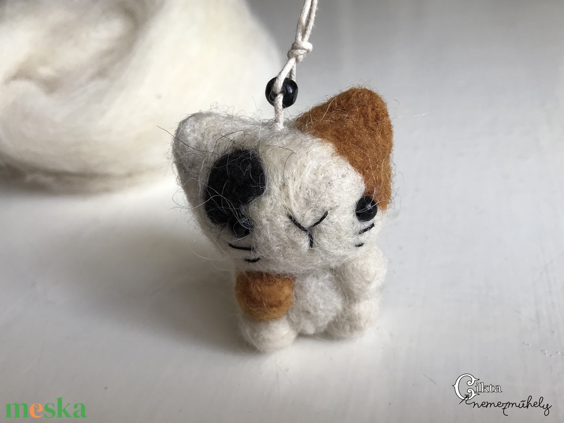 Tűnemezelt aranyos trikolor cica - játék & sport - plüssállat & játékfigura - cica - Meska.hu