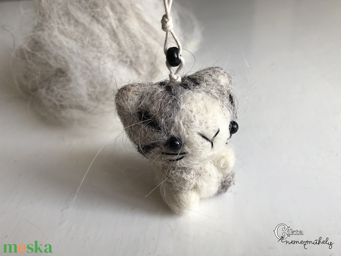 Tűnemezelt aranyos cica - játék & sport - plüssállat & játékfigura - cica - Meska.hu