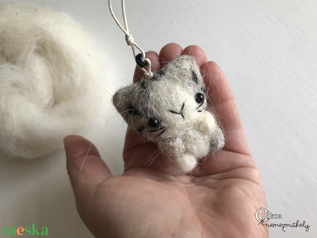 Tűnemezelt aranyos cica - játék & sport - plüssállat & játékfigura - cica - Meska.hu