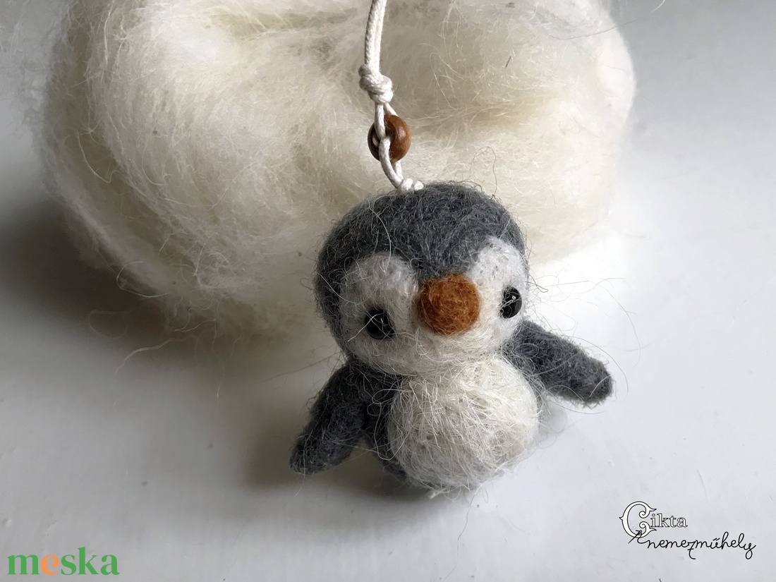 Tűnemezelt szürke pingvin karácsonyfadísz - játék & sport - plüssállat & játékfigura - más figura - Meska.hu