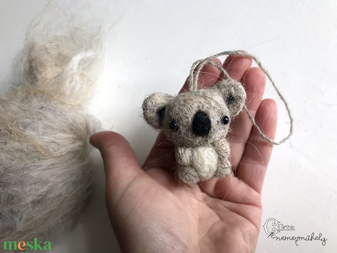 Tűnemezelt aranyos koala - karácsony - karácsonyi lakásdekoráció - karácsonyfadíszek - Meska.hu