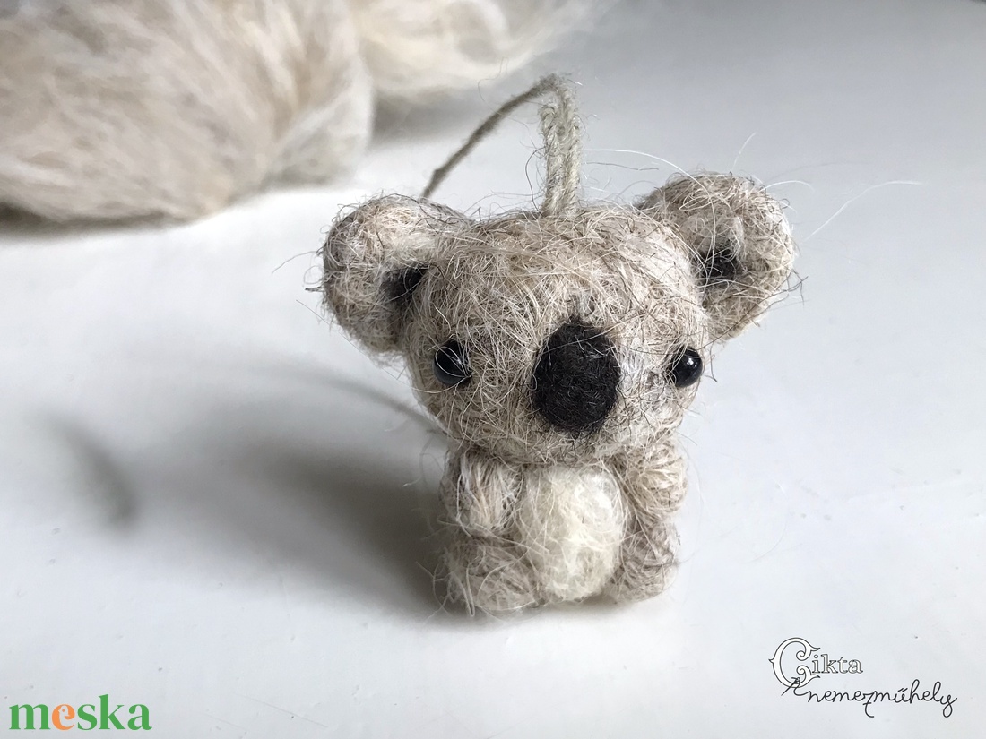 Tűnemezelt aranyos koala - karácsony - karácsonyi lakásdekoráció - karácsonyfadíszek - Meska.hu