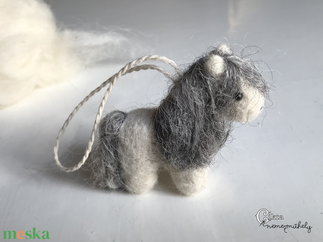 Tűnemezelt aranyos póni/lovacska karácsonyfadísz - játék & sport - plüssállat & játékfigura - ló - Meska.hu