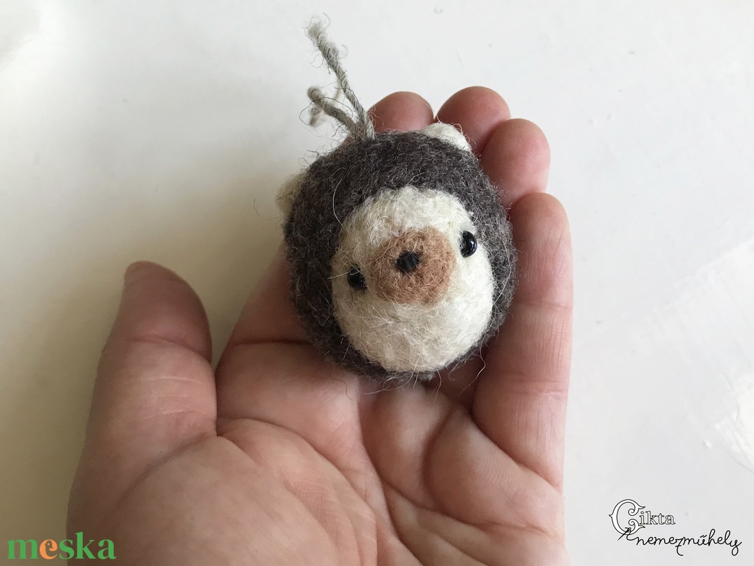 Tűnemezelt aranyos süni karácsonyfadísz - játék & sport - plüssállat & játékfigura - süni - Meska.hu