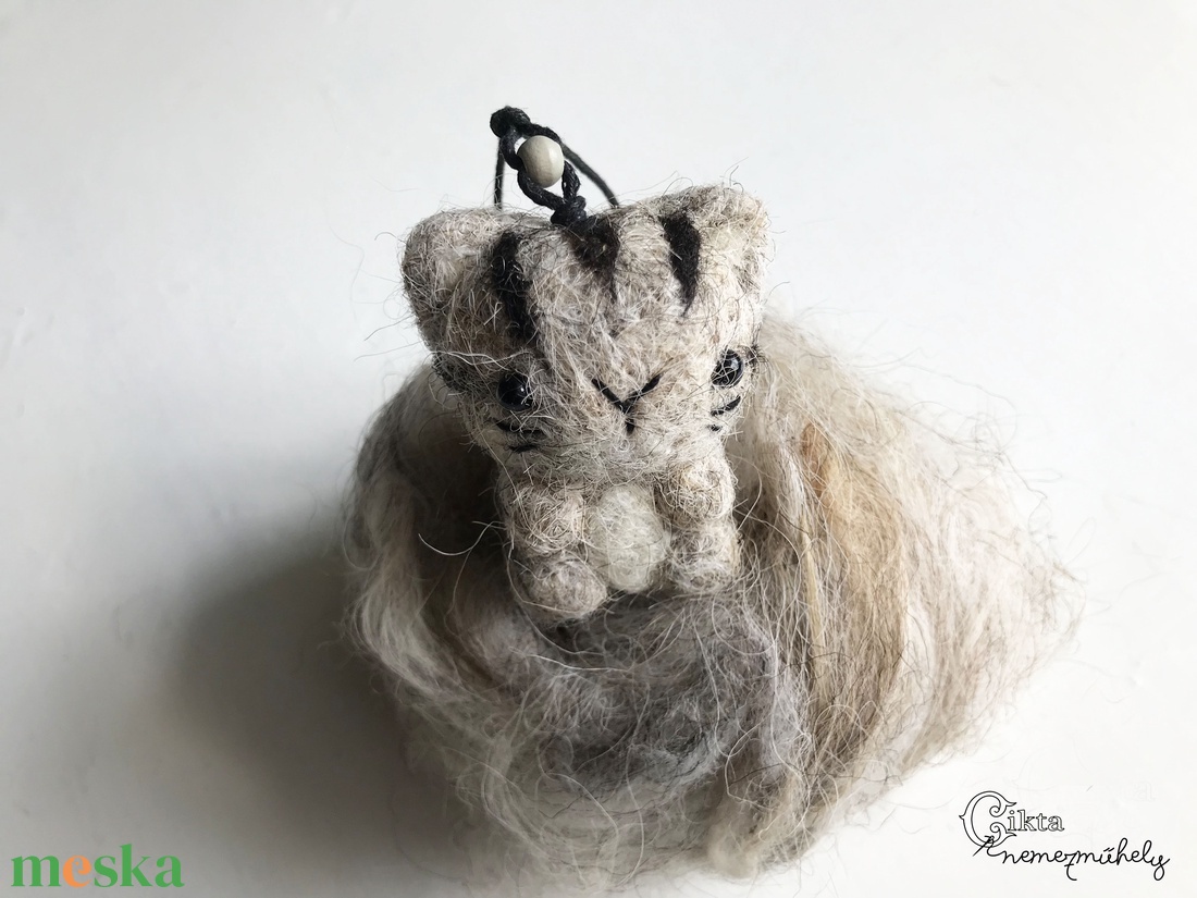 Tűnemezelt szürke cica - játék & sport - plüssállat & játékfigura - cica - Meska.hu