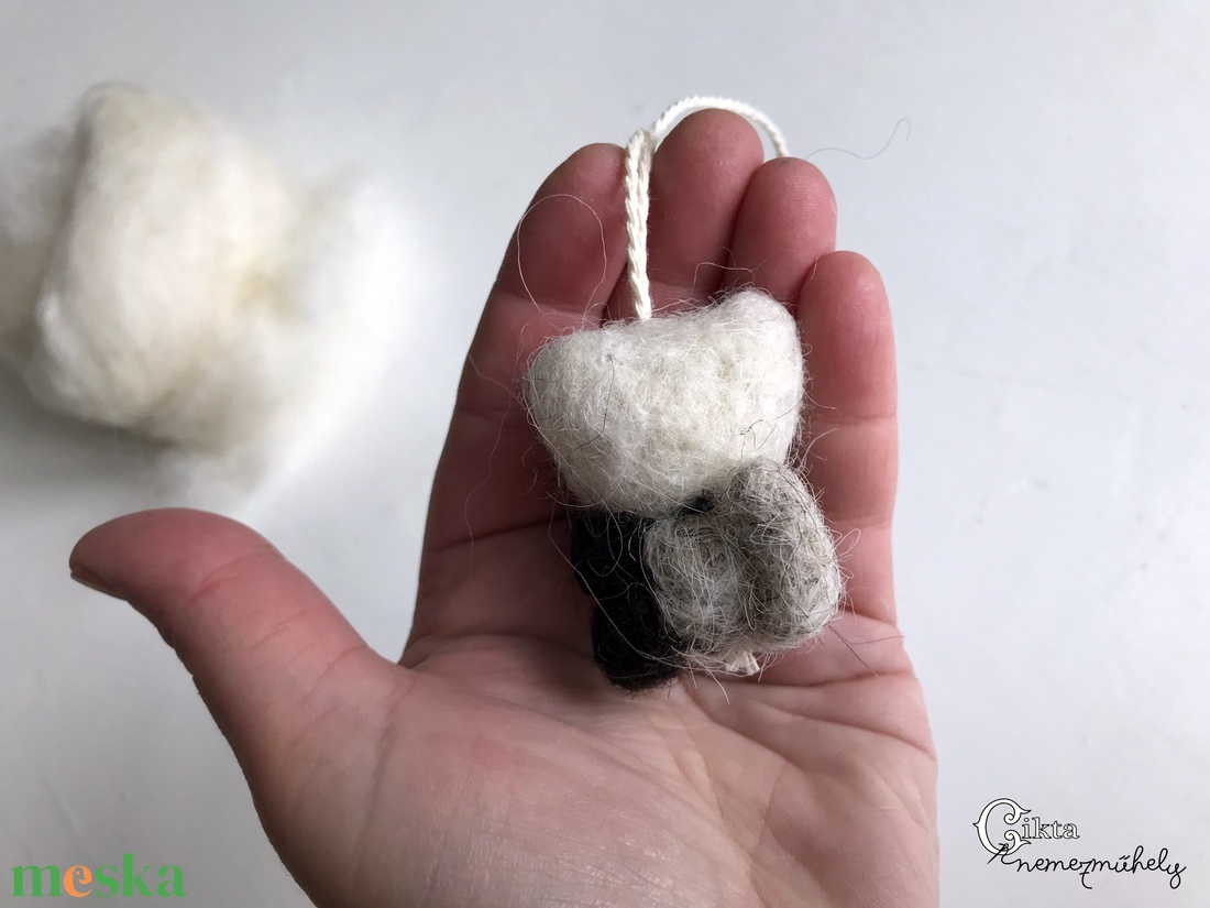 Tűnemez pici borz figura -  - Meska.hu