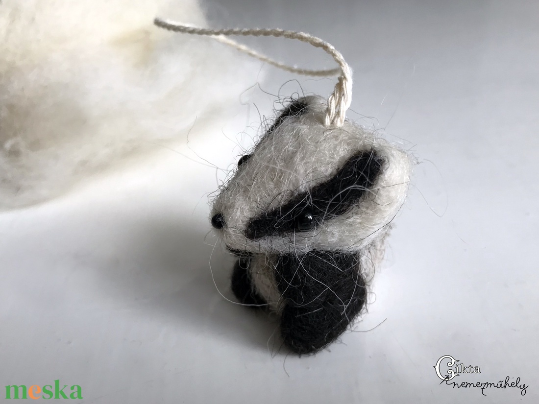 Tűnemez pici borz figura -  - Meska.hu